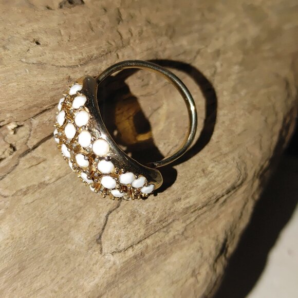 Napier Ring White Cabochons Size 7 Vintage MCM Gold Tone Retro Statement Jewelry - Picture 9 of 15